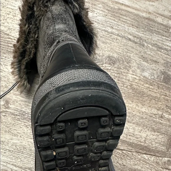 Black and Grey Fur-Lined Winter Duck Boots - Picture 8 of 9